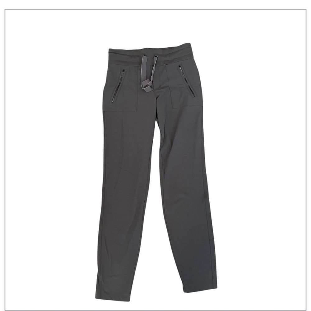 Athleta Gray Women’s Pants with Zippered Pockets and  Drawstring Size 2